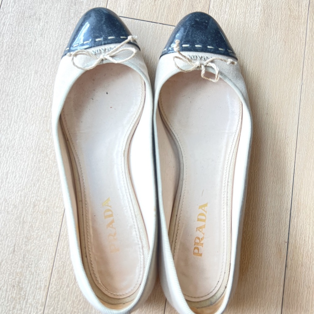 Authentic Prada flats - Beige/Tan size 38
